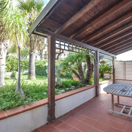 Pet Friendly In With Kitchen *